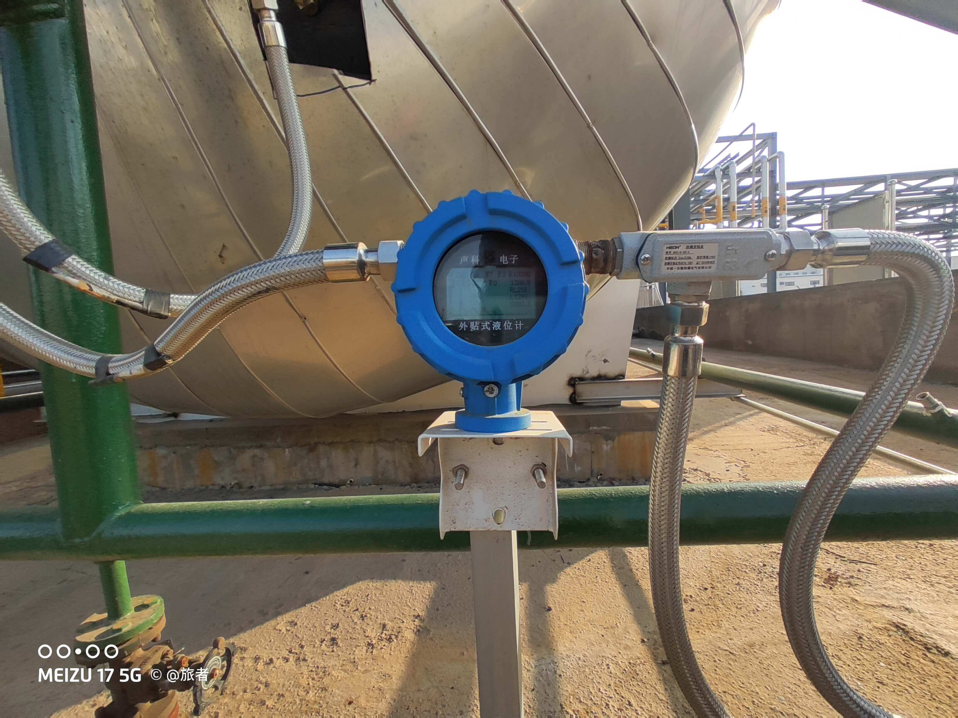 同軸導播雷達物位計和外貼式液位計對比